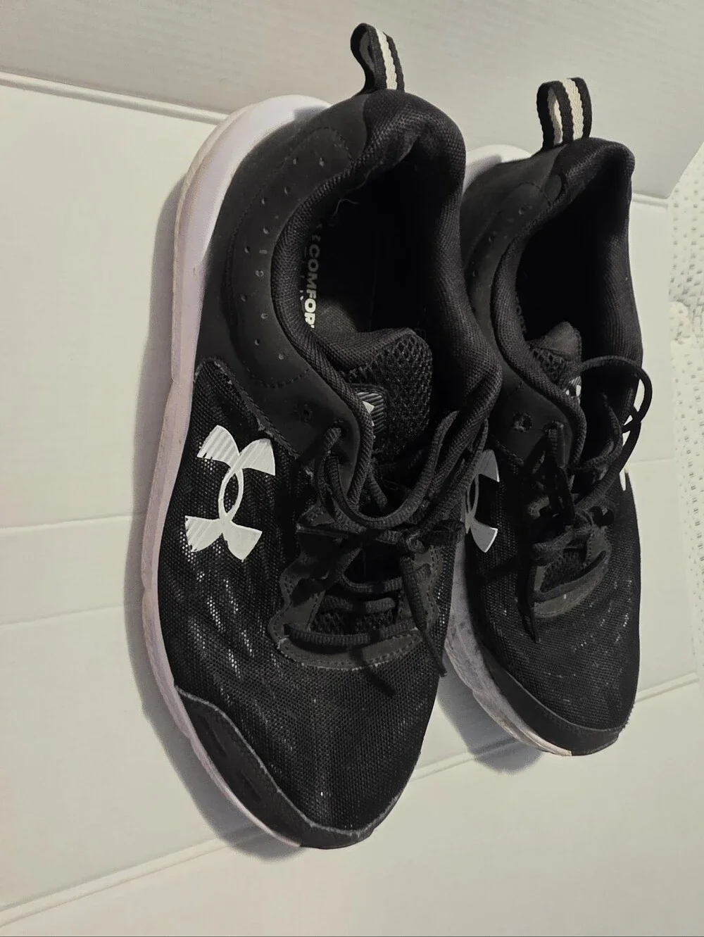 Under Armour Men's Charged Assert Sneakers